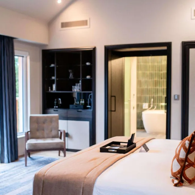 2 Bedrooms, Tree House, Luxury, Suite, Fairmont Windsor Park 1/2