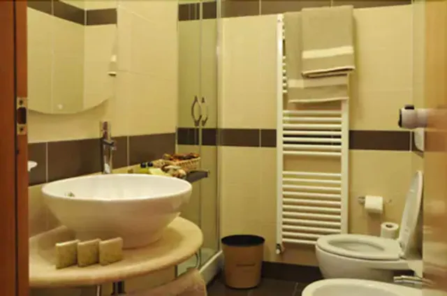 غرفة قياسية ثلاثية بسرير مزدوج وسرير فردي، Hotel I Due Cigni 5/6