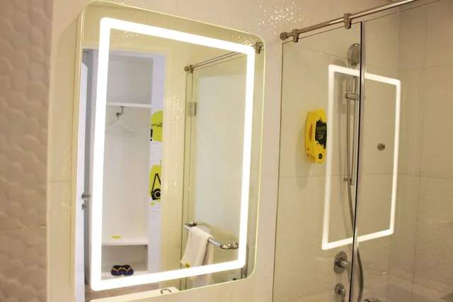 Yello, Standard, Twin Beds، Yello Hotel Harmoni Jakarta 3/3