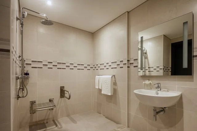 إقامة بسرير كينج بإطلالة على البحر بغرفة نوم واحدة، Centara West Bay Hotel and Residences Doha 3/4