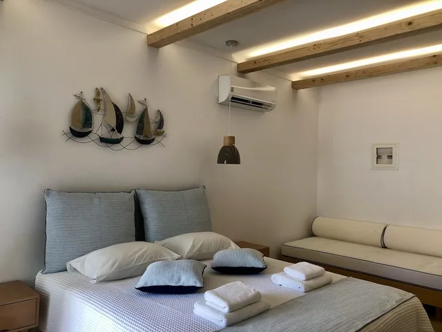 غرفة ثلاثية بسرير مزدوج وسرير فردي بشرفة، Karidis Hotel 1/1
