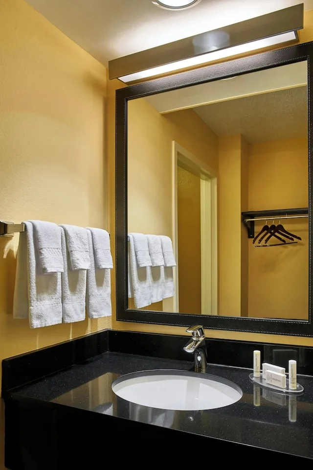 غرفة بسريرين كوين، Fairfield Inn By Marriott Myrtle Beach Broadway At the Beach 2/3