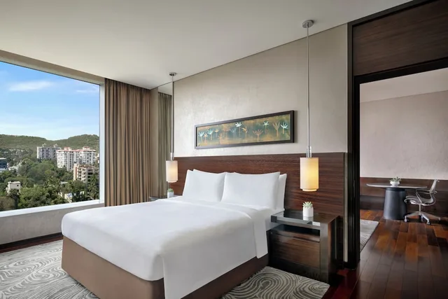 جناح تنفيذي بسرير كينج بإطلالة على الجبل بغرفة نوم واحدة، Jw Marriott Hotel Pune 2/8