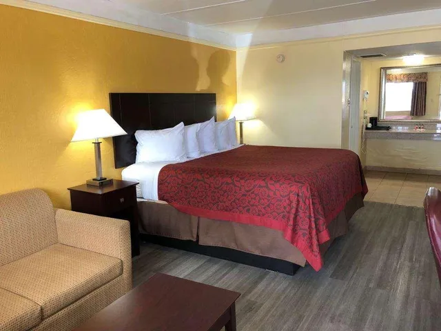 غرفة بسرير مزدوج، Days Inn by Wyndham Gainesville 1/2