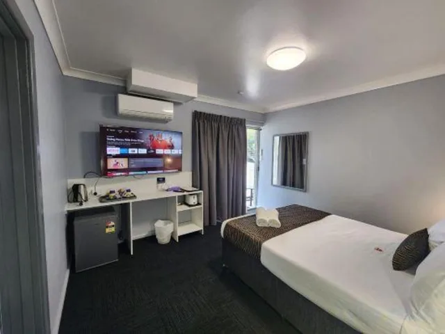 غرفة بسرير كوين، Crest Motor Inn 4/9