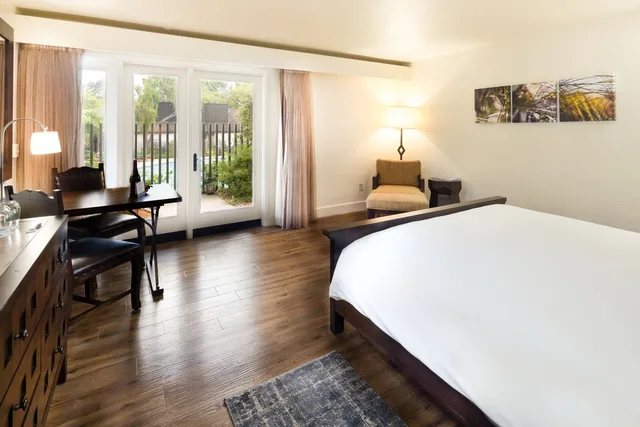 غرفة سوبيريور بسرير كينج لذوي الإعاقة، Quail Lodge Resort Golf Club 1/5