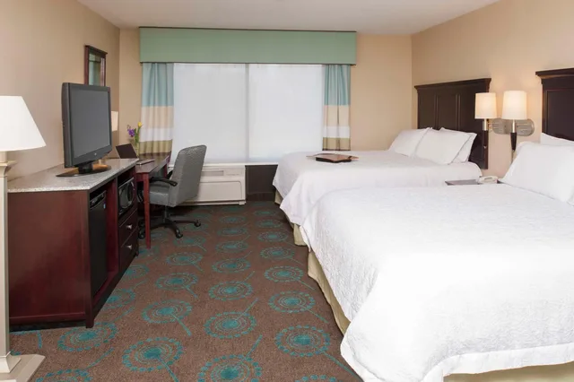 جناح بسريرين كوين بغرفة نوم واحدة بمطبخ، Larkspur Landing Hotel South Bend 2/4