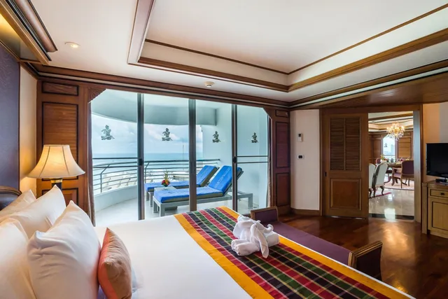 1 Bedroom, Regency, Suite, King Bed، Royal Cliff Grand Hotel 1/10