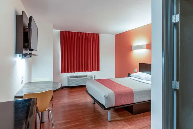 غرفة قياسية بسرير كينج، Motel6 Lebanon, IN 3/5