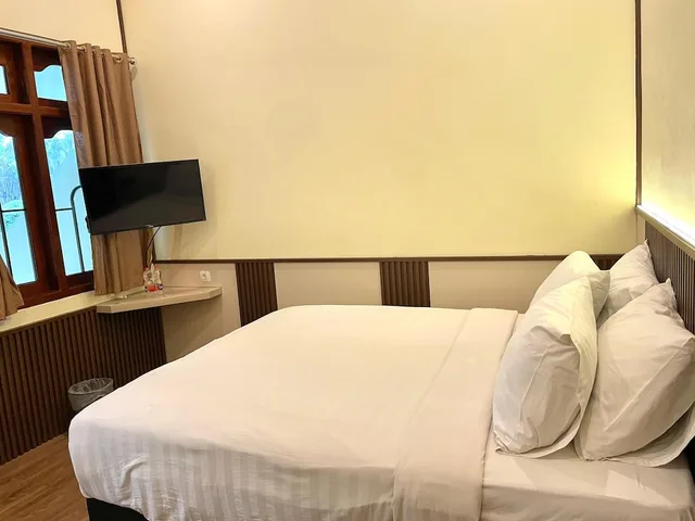 Superior, Queen Bed, Berlian Abadi Hotel 1/4