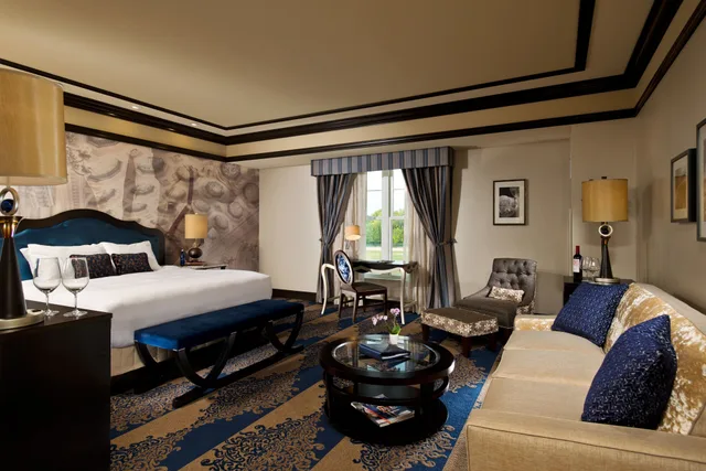 غرفة تنفيذية بسرير كينج، Saratoga Casino Hotel 2/3
