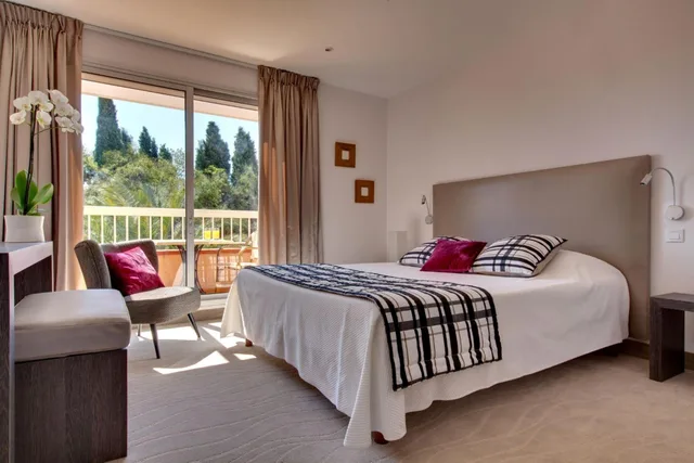 غرفة بسرير مزدوج بشرفة، HOTEL LE COTTAGE 3/10