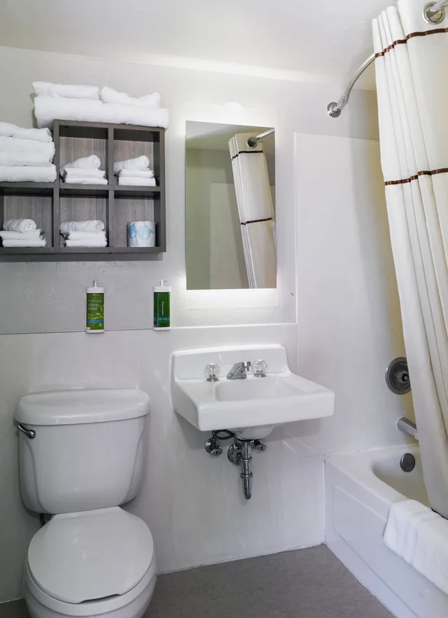 West, 2 Queen Beds، Yavapai Lodge 3/3