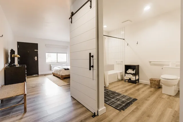 Single, Queen Bed, Accessible, Wonderstone at Glacier 5/10