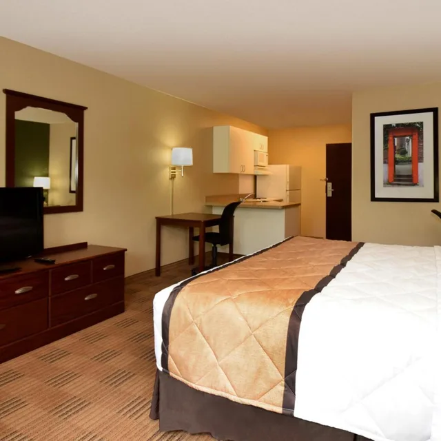Studio, King Bed, Extended Studio Hotel Suites Los Angeles San Dimas 5/10