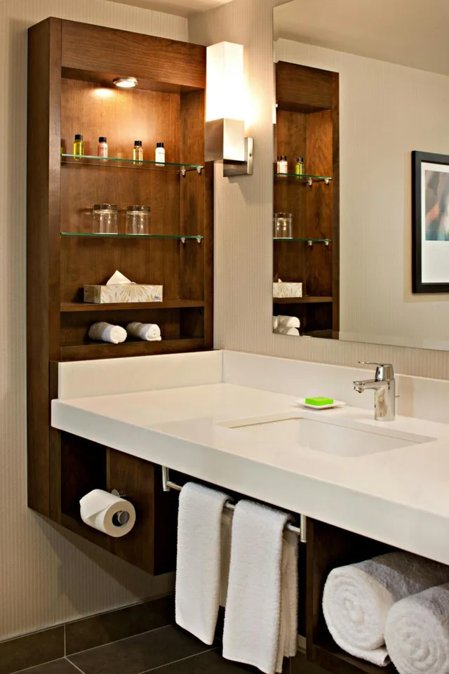 Deluxe, King Bed, Atrium Building، Delta Hotels By Marriott Calgary South 8/8