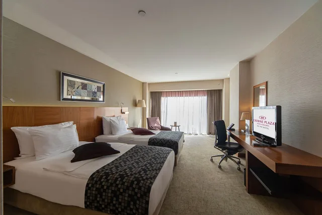غرفة بريميوم بسريرين منفصلين، Crowne Plaza Istanbul Harbiye Hotel 6/10