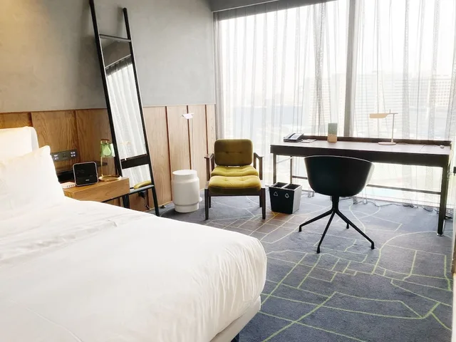 غرفة ديلوكس بسرير كينج بإطلالة على المدينة، Le Meridien Zhengzhou 4/9
