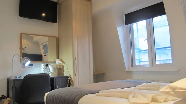 Room, Double Bed, Alhambra Hotel 3/5