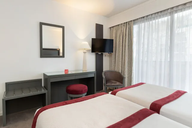 Standard, Twin Beds, City or Courtyard View، Hotel Charlemagne by Happyculture 3/10
