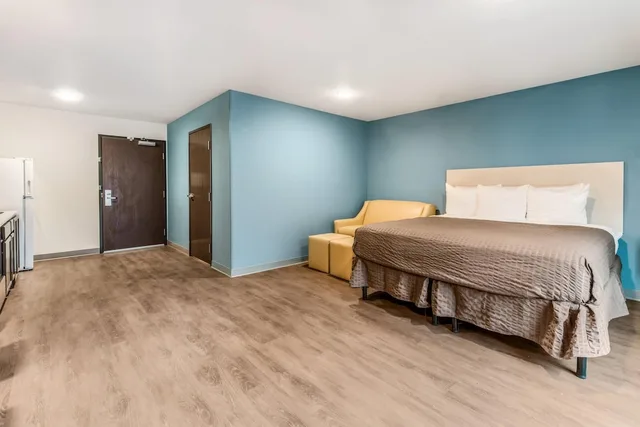 جناح أساسي بسرير كوين، WoodSpring Suites Charlotte - University Research Park 8/10
