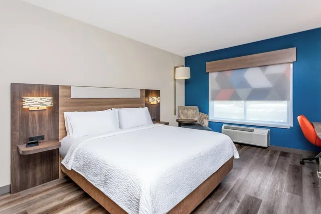 غرفة قياسية بسرير كينج، Holiday Inn Express & Suites Jacksonville - Blount Island, an IHG Hotel 3/3
