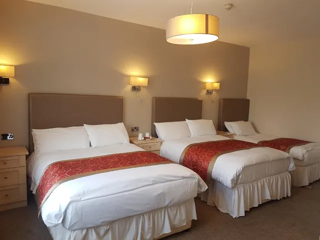 غرفة عائلية رباعية بسرير كوين وسرير فردي وثلاثة أسرّة، Victoria Park Lodge 2/2