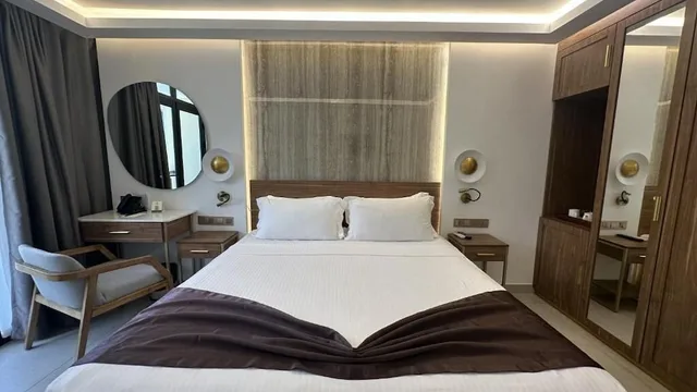 Signature, Mountain, Standard, King Bed, Garden and Mountain View, Coral Strand Smart Choice 6/10