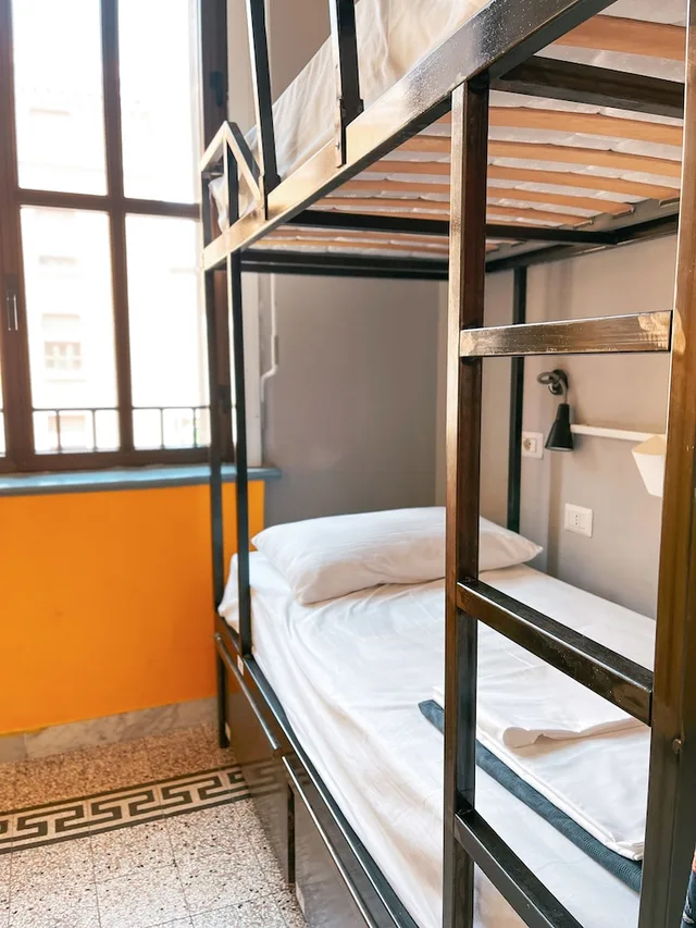 غرفة عائلية بأسرّة بطابقين، Ostello Bello Napoli 2/4