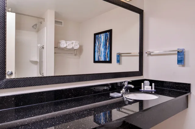 غرفة بسرير كينج، Fairfield Inn Suites Raleigh Durham Airport Brier Creek 2/4
