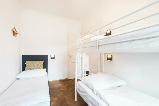 2 Bedrooms, Connecting, Apartment, 2 Bunk Beds, 3 Beds, Hybernska Apartments 3/10