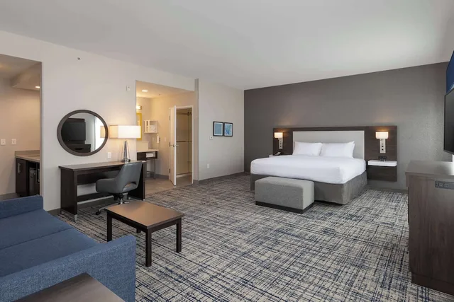 غرفة بسرير كينج بحوض جاكوزي لذوي الإعاقة، Hampton Inn Suites Manteca 2/4
