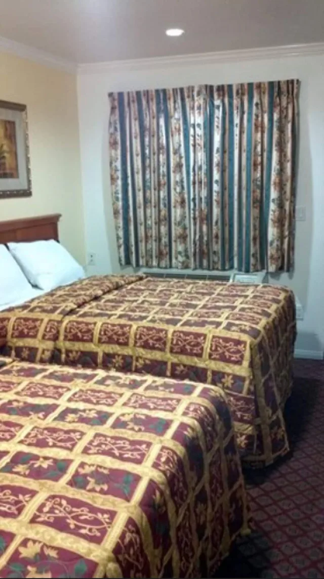 غرفة قياسية بسريرين مزدوجين، Tower Motel Long Beach 2/3