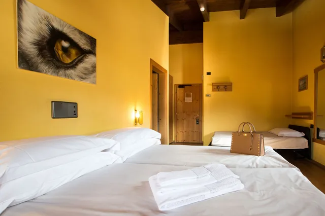 غرفة ثلاثية بسرير كوين مع أريكة، Angelica Hotel 3/10