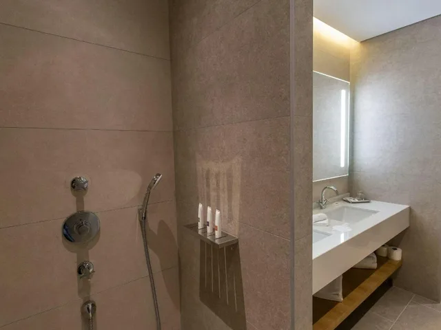 Swiss Advantage, 2 Double Beds، Swissotel Sarajevo 3/3