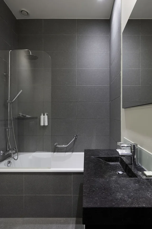 غرفة بريميوم ثلاثية، Catalonia Hotel Vondel Amsterdam 8/8