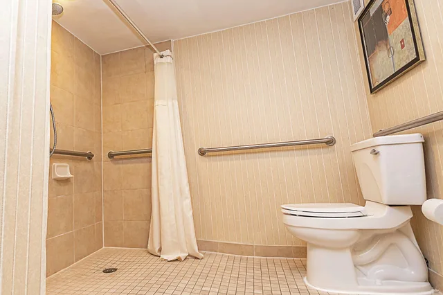 Room, Double Bed, Doubletree By Hilton Hotel Lafayette 2/3