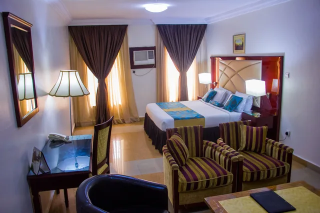Mini, Suite, King Bed, De Rembrandt Hotel Suites 2/5