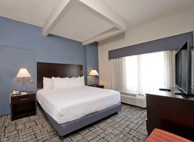Suite, King Bed, Executive Level, Sofa, Hot Tub, Best Western Plus Hotel & Conference Center 3/4