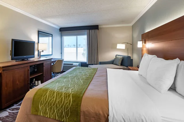 غرفة بسرير كينج بحوض استحمام لذوي الإعاقة، Comfort Inn Anaheim Resort 4/10