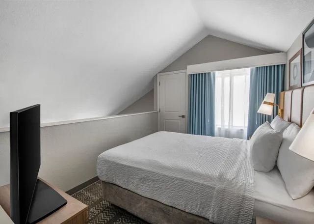 Bi Level, Loft, Suite, Queen Bed، Residence Inn Oxnard River Ridge 2/3