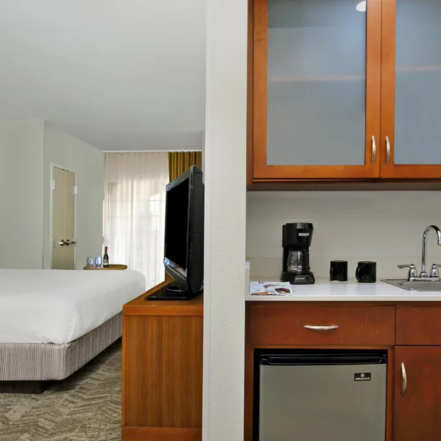 استوديو بسرير كوين مع أريكة لذوي الإعاقة، SpringHill Suites by Marriott Madera 7/7