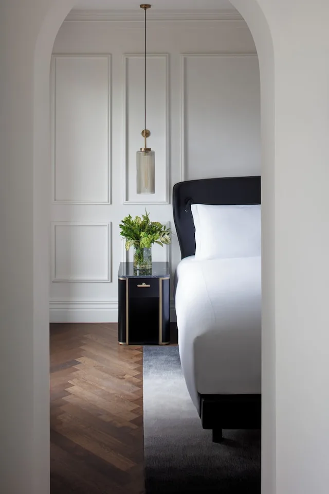 جناح جونيور بسرير كينج مع أريكة، Intercontinental Hotels Rome Ambasciatori Palace 1/3