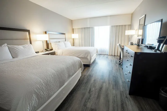 Standard, 2 Queen Beds, Holiday Inn Wilmington 2/5