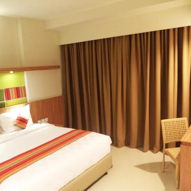 غرفة غراند ديلوكس بسرير مزدوج، Kyriad Hotel Airport Jakarta 2/4