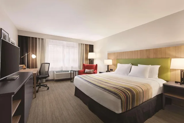 غرفة بسرير كينج يُسمح فيها بالحيوانات الأليفة، Country Inn Suites By Radisson Seattle Bothell Wa 2/10