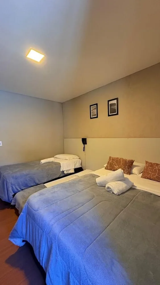 غرفة قياسية رباعية بغرفة نوم واحدة مع سرير سحّاب إضافي، Hotel Lorimar 3/4