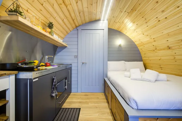 Beach Pod, Luxury, Double Bed, Sofa، Onich 4/10