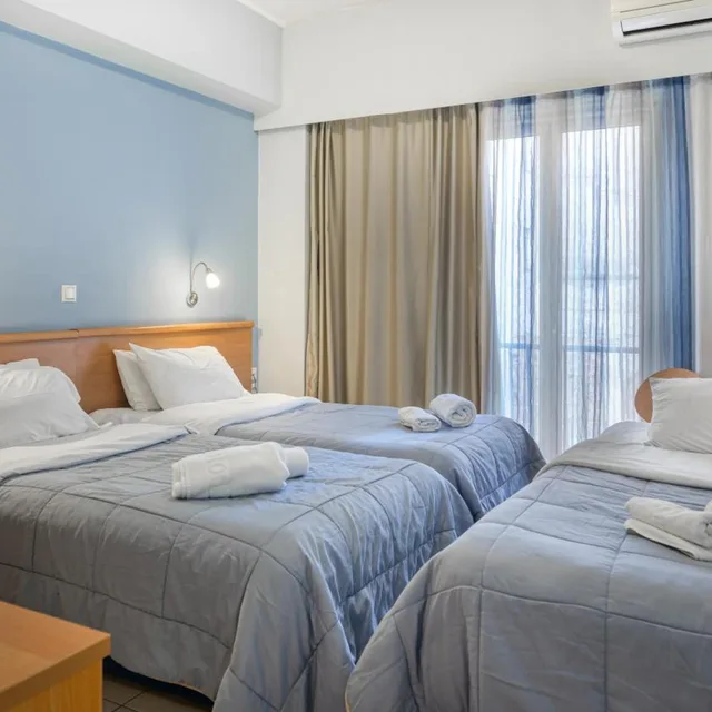 غرفة ثلاثية، Diros Hotel 4/10