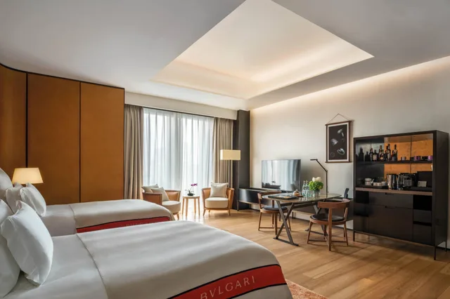 غرفة سوبيريور بسريرين مزدوجين بإطلالة على المدينة، The Bulgari Hotel Beijing 1/5